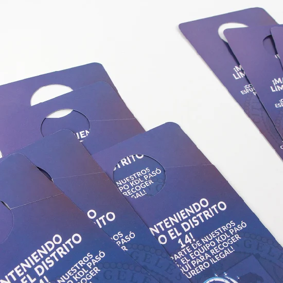 Tarjeta de embalaje de aceite personalizada directa de fábrica que imprime permisos de estacionamiento de etiquetas colgantes de PVC de plástico